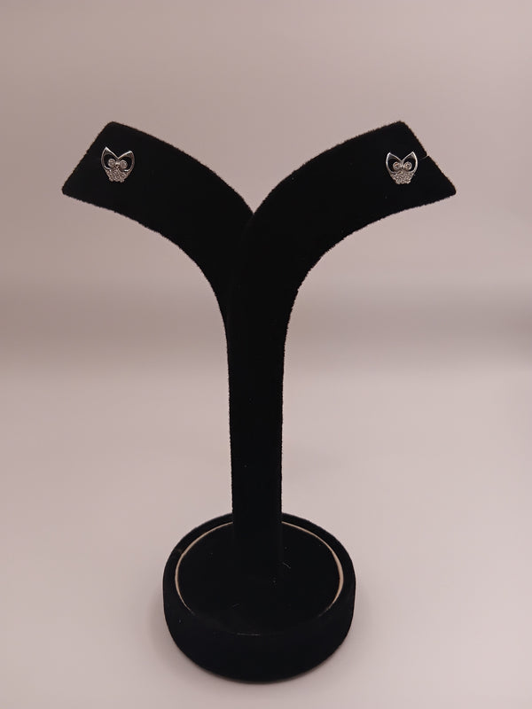 Elegant owl-shaped stud earring