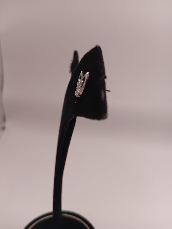 Elegant owl-shaped stud earring