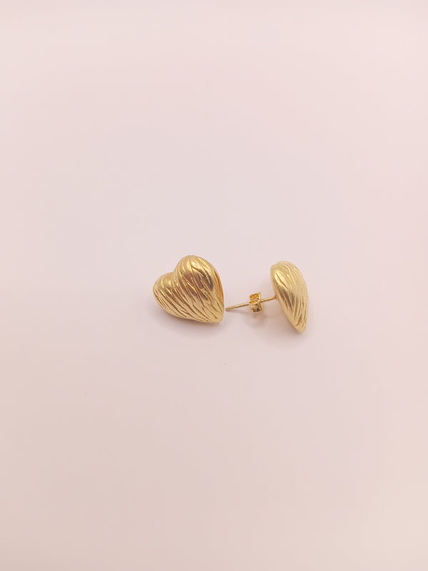 Golden heart stud earring