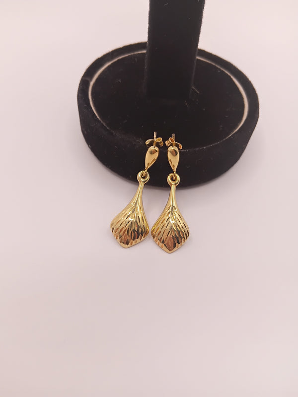 Golden drop dangle earring