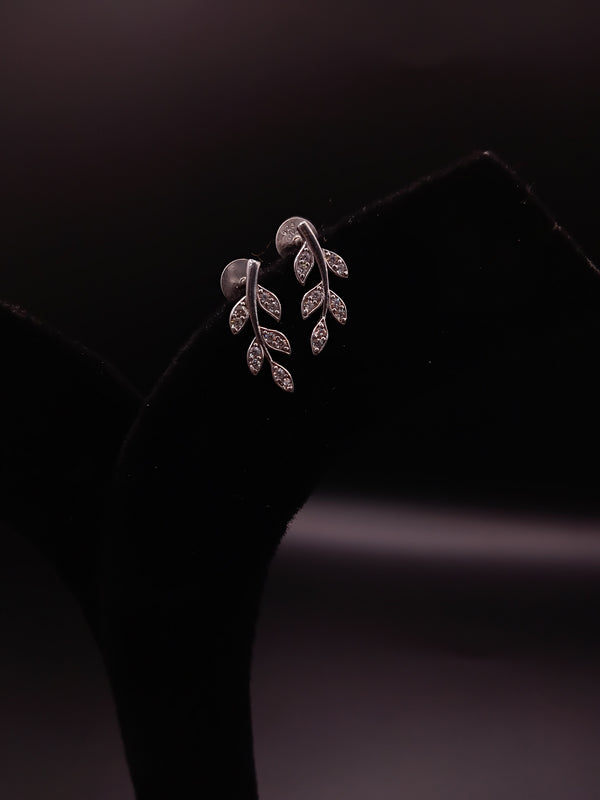 Elegant leafy stud earring