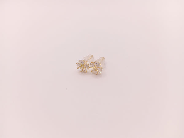 Elegant stud earring